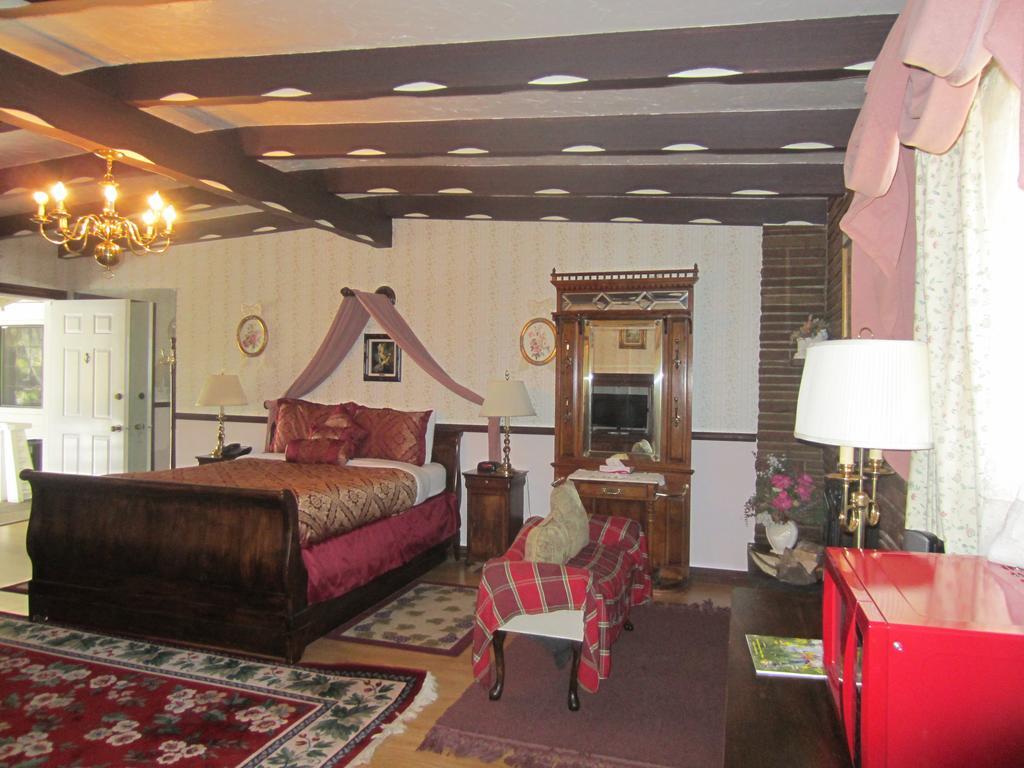 Tahoe Chalet Inn, The Theme Inn Lake Tahoe Room photo