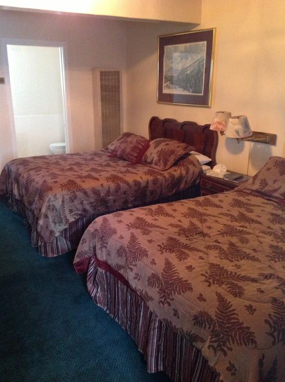 Tahoe Chalet Inn, The Theme Inn Lake Tahoe Room photo